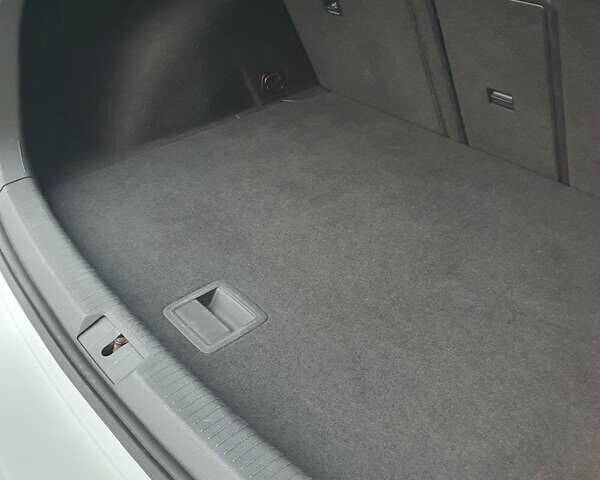 Белый Фольксваген e-Golf, объемом двигателя 0 л и пробегом 130 тыс. км за 8999 $, фото 42 на Automoto.ua