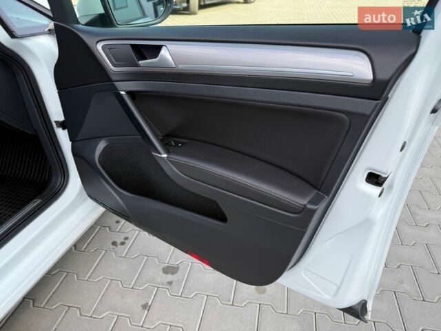 Білий Фольксваген e-Golf, об'ємом двигуна 0 л та пробігом 80 тис. км за 9990 $, фото 48 на Automoto.ua