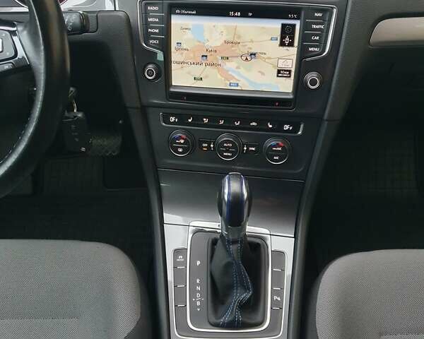 Белый Фольксваген e-Golf, объемом двигателя 0 л и пробегом 130 тыс. км за 8999 $, фото 89 на Automoto.ua