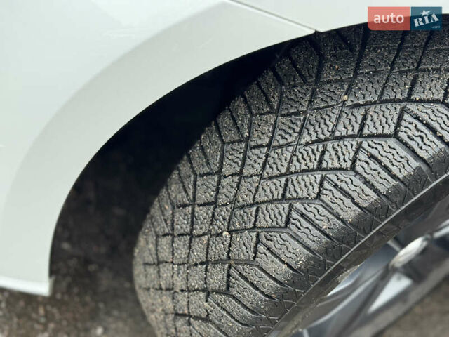 Білий Фольксваген e-Golf, об'ємом двигуна 0 л та пробігом 90 тис. км за 7900 $, фото 14 на Automoto.ua