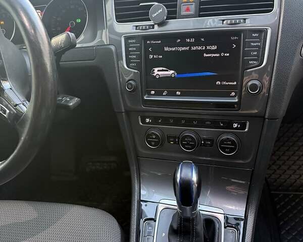 Белый Фольксваген e-Golf, объемом двигателя 0 л и пробегом 135 тыс. км за 8000 $, фото 7 на Automoto.ua