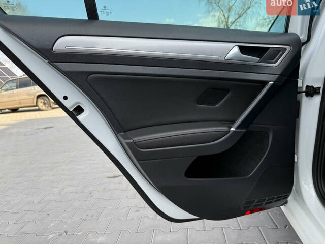 Білий Фольксваген e-Golf, об'ємом двигуна 0 л та пробігом 80 тис. км за 9800 $, фото 57 на Automoto.ua