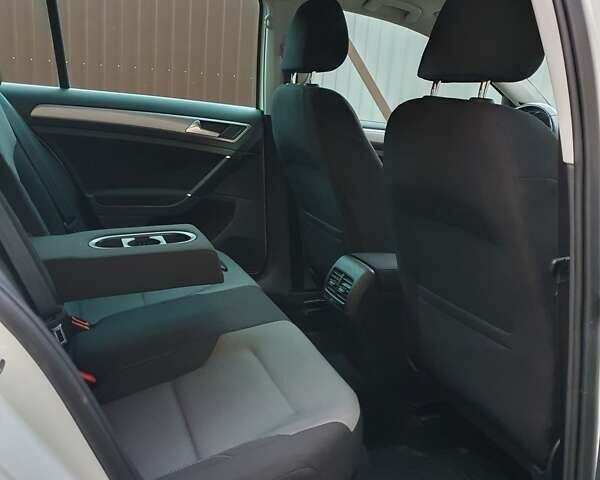 Белый Фольксваген e-Golf, объемом двигателя 0 л и пробегом 130 тыс. км за 8999 $, фото 80 на Automoto.ua