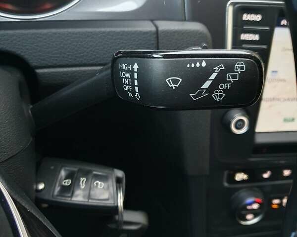 Белый Фольксваген e-Golf, объемом двигателя 0 л и пробегом 130 тыс. км за 8999 $, фото 106 на Automoto.ua