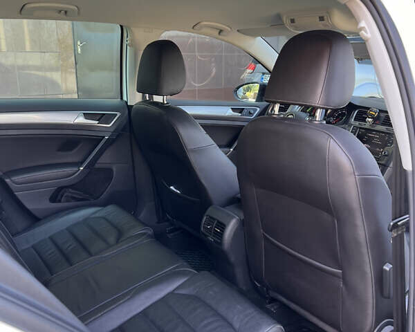 Белый Фольксваген e-Golf, объемом двигателя 0 л и пробегом 102 тыс. км за 9900 $, фото 35 на Automoto.ua