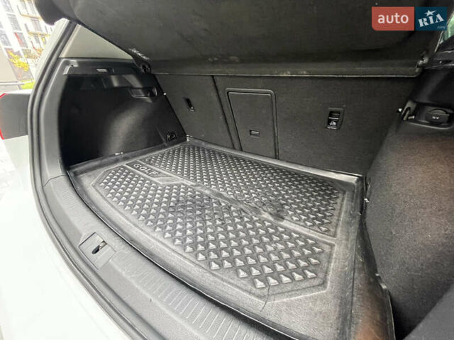 Белый Фольксваген e-Golf, объемом двигателя 0 л и пробегом 91 тыс. км за 8545 $, фото 32 на Automoto.ua