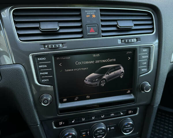 Белый Фольксваген e-Golf, объемом двигателя 0 л и пробегом 161 тыс. км за 10400 $, фото 14 на Automoto.ua