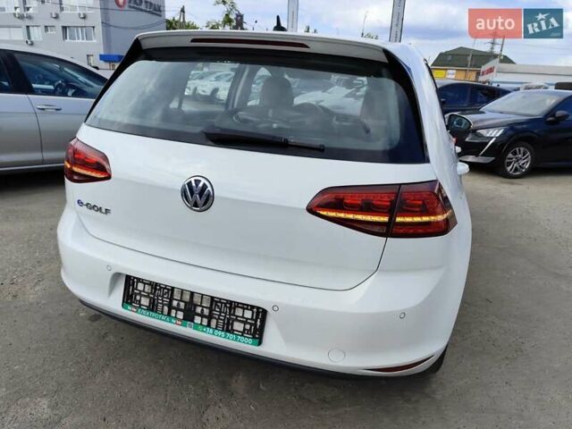 Білий Фольксваген e-Golf, об'ємом двигуна 0 л та пробігом 104 тис. км за 9199 $, фото 6 на Automoto.ua