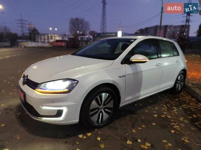 Белый Фольксваген e-Golf, объемом двигателя 0 л и пробегом 69 тыс. км за 9499 $, фото 17 на Automoto.ua