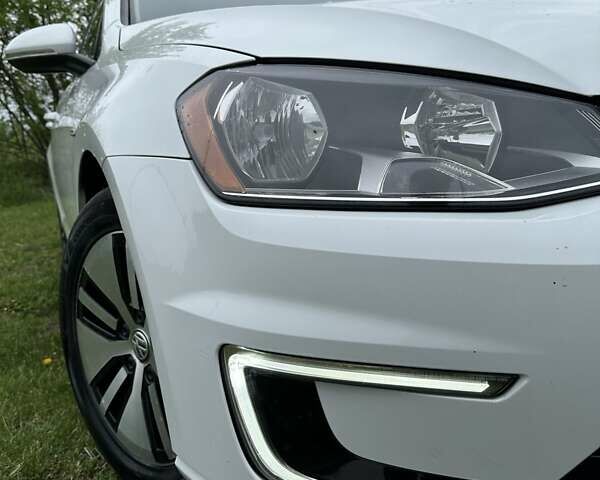 Белый Фольксваген e-Golf, объемом двигателя 0 л и пробегом 68 тыс. км за 8900 $, фото 9 на Automoto.ua