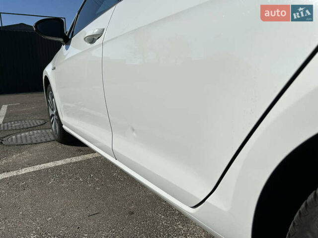 Білий Фольксваген e-Golf, об'ємом двигуна 0 л та пробігом 102 тис. км за 8400 $, фото 20 на Automoto.ua