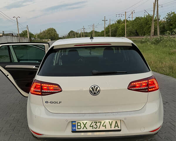 Белый Фольксваген e-Golf, объемом двигателя 0 л и пробегом 95 тыс. км за 8400 $, фото 1 на Automoto.ua