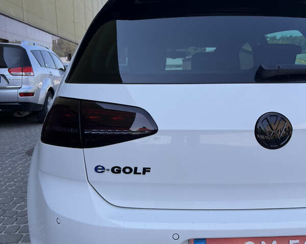 Белый Фольксваген e-Golf, объемом двигателя 0 л и пробегом 102 тыс. км за 9900 $, фото 12 на Automoto.ua