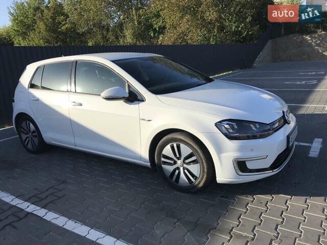Белый Фольксваген e-Golf, объемом двигателя 0 л и пробегом 136 тыс. км за 9500 $, фото 1 на Automoto.ua