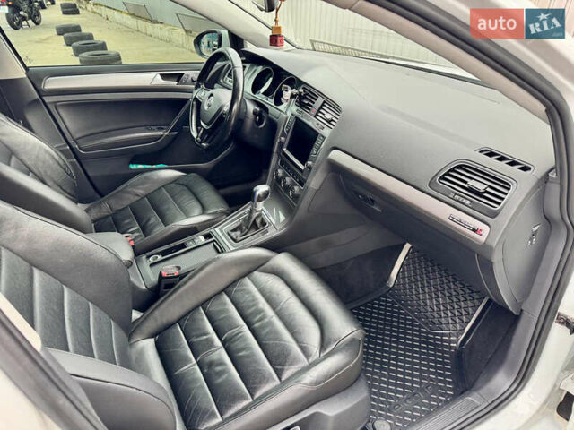 Белый Фольксваген e-Golf, объемом двигателя 0 л и пробегом 195 тыс. км за 8200 $, фото 21 на Automoto.ua