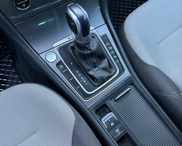 Білий Фольксваген e-Golf, об'ємом двигуна 0 л та пробігом 123 тис. км за 8500 $, фото 26 на Automoto.ua