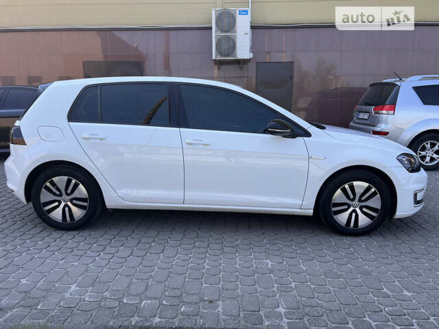 Белый Фольксваген e-Golf, объемом двигателя 0 л и пробегом 102 тыс. км за 9900 $, фото 17 на Automoto.ua
