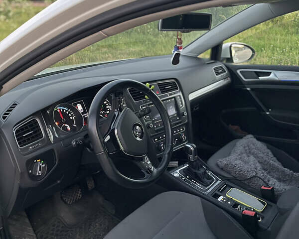Белый Фольксваген e-Golf, объемом двигателя 0 л и пробегом 95 тыс. км за 8400 $, фото 24 на Automoto.ua