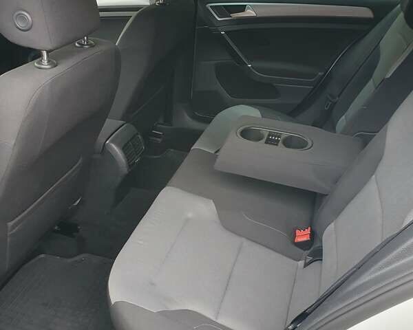 Белый Фольксваген e-Golf, объемом двигателя 0 л и пробегом 128 тыс. км за 8999 $, фото 72 на Automoto.ua