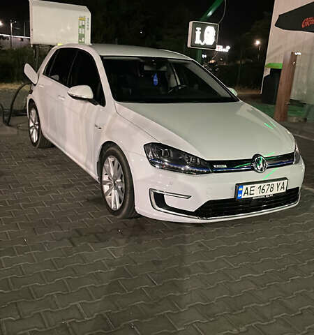 Белый Фольксваген e-Golf, объемом двигателя 0 л и пробегом 150 тыс. км за 12300 $, фото 56 на Automoto.ua