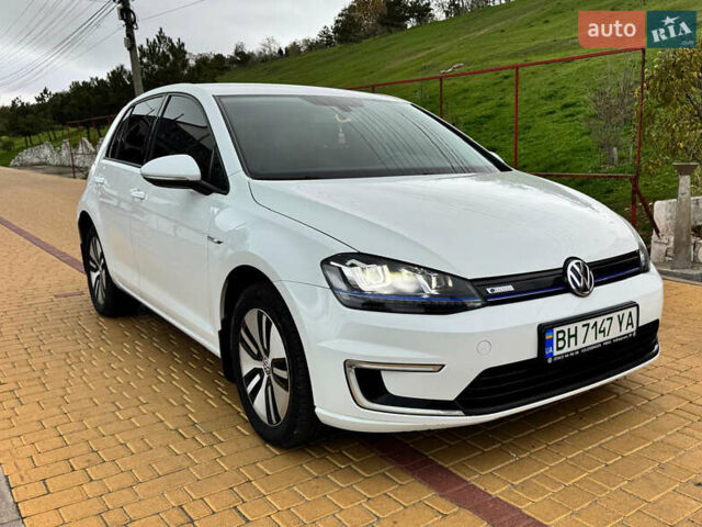 Белый Фольксваген e-Golf, объемом двигателя 0 л и пробегом 195 тыс. км за 8200 $, фото 7 на Automoto.ua