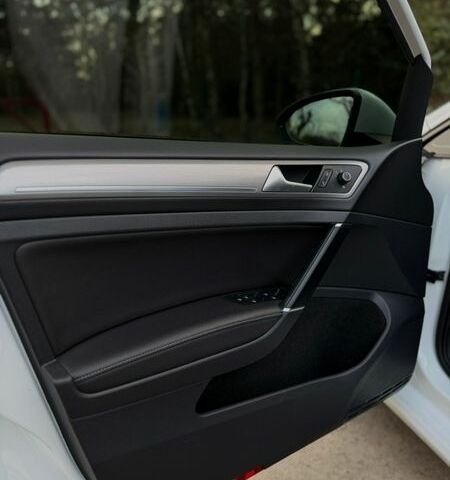 Білий Фольксваген e-Golf, об'ємом двигуна 0 л та пробігом 94 тис. км за 10300 $, фото 23 на Automoto.ua