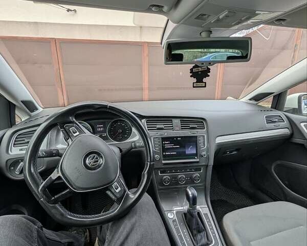 Белый Фольксваген e-Golf, объемом двигателя 0 л и пробегом 128 тыс. км за 9500 $, фото 11 на Automoto.ua