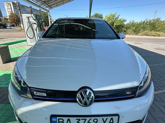Білий Фольксваген e-Golf, об'ємом двигуна 0 л та пробігом 135 тис. км за 8100 $, фото 9 на Automoto.ua
