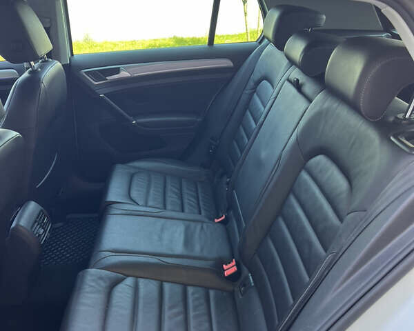 Белый Фольксваген e-Golf, объемом двигателя 0 л и пробегом 102 тыс. км за 9900 $, фото 33 на Automoto.ua