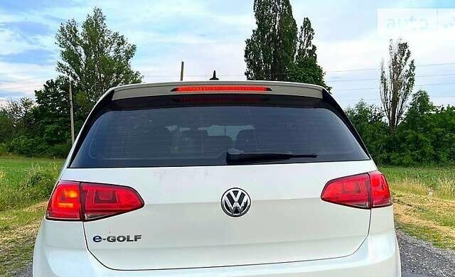 Белый Фольксваген e-Golf, объемом двигателя 0 л и пробегом 107 тыс. км за 10000 $, фото 2 на Automoto.ua