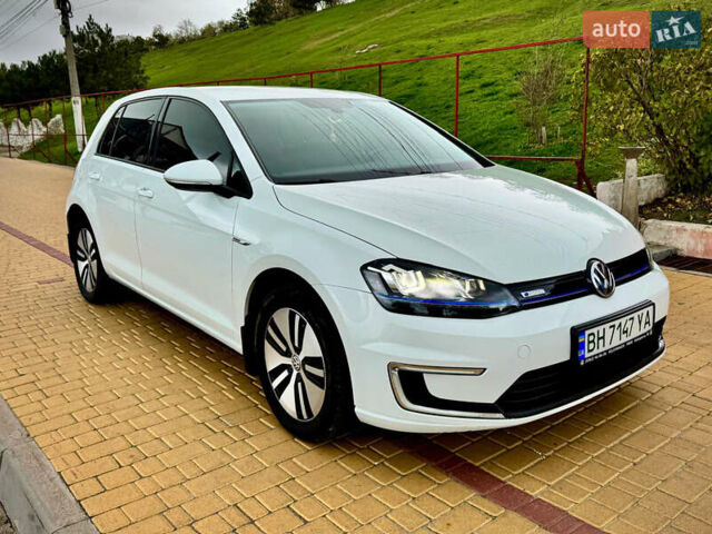 Белый Фольксваген e-Golf, объемом двигателя 0 л и пробегом 195 тыс. км за 8200 $, фото 18 на Automoto.ua