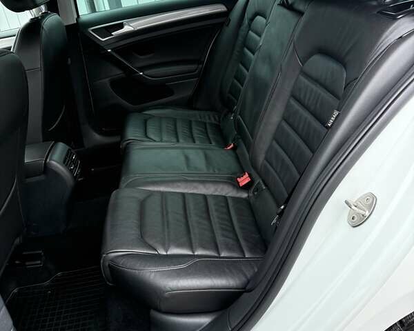 Белый Фольксваген e-Golf, объемом двигателя 0 л и пробегом 80 тыс. км за 10500 $, фото 25 на Automoto.ua