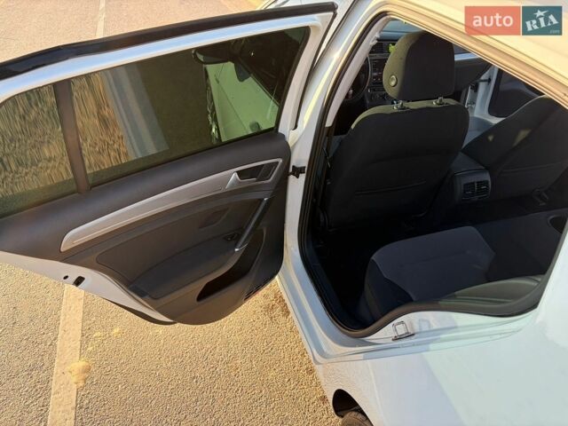 Білий Фольксваген e-Golf, об'ємом двигуна 0 л та пробігом 151 тис. км за 9200 $, фото 19 на Automoto.ua