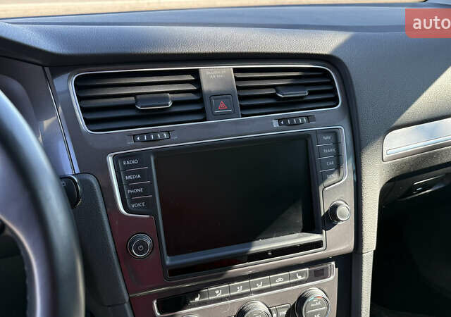 Белый Фольксваген e-Golf, объемом двигателя 0 л и пробегом 124 тыс. км за 8600 $, фото 21 на Automoto.ua