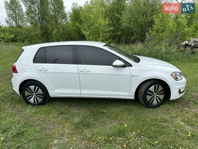 Белый Фольксваген e-Golf, объемом двигателя 0 л и пробегом 68 тыс. км за 8900 $, фото 12 на Automoto.ua