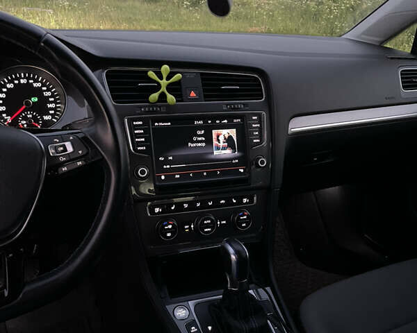 Белый Фольксваген e-Golf, объемом двигателя 0 л и пробегом 95 тыс. км за 8400 $, фото 29 на Automoto.ua