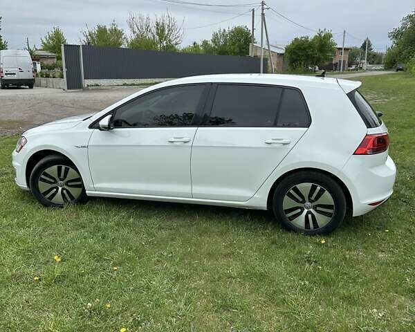 Белый Фольксваген e-Golf, объемом двигателя 0 л и пробегом 68 тыс. км за 8900 $, фото 8 на Automoto.ua