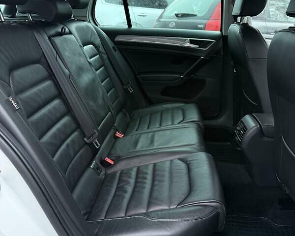 Белый Фольксваген e-Golf, объемом двигателя 0 л и пробегом 80 тыс. км за 10500 $, фото 31 на Automoto.ua