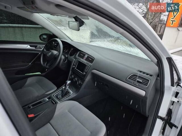 Белый Фольксваген e-Golf, объемом двигателя 0 л и пробегом 143 тыс. км за 9700 $, фото 12 на Automoto.ua