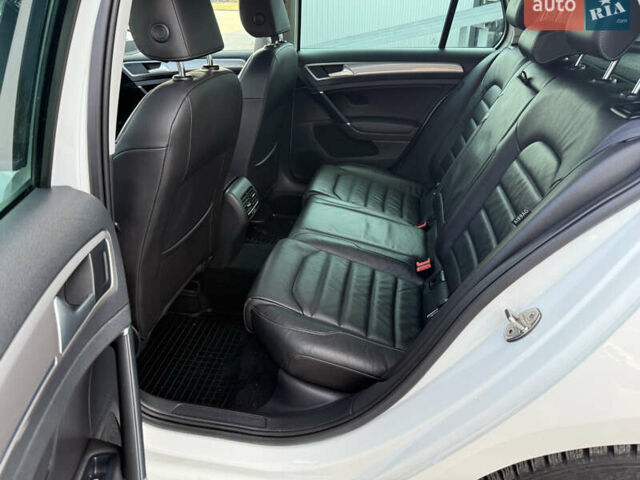 Білий Фольксваген e-Golf, об'ємом двигуна 0 л та пробігом 80 тис. км за 9800 $, фото 55 на Automoto.ua