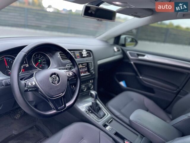 Белый Фольксваген e-Golf, объемом двигателя 0 л и пробегом 140 тыс. км за 7999 $, фото 22 на Automoto.ua