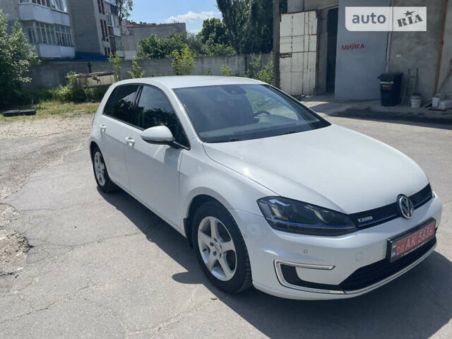 Белый Фольксваген e-Golf, объемом двигателя 0 л и пробегом 169 тыс. км за 9500 $, фото 6 на Automoto.ua