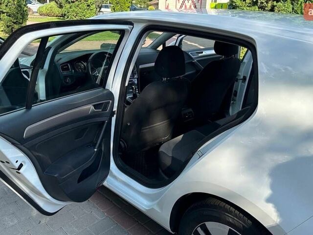 Белый Фольксваген e-Golf, объемом двигателя 0 л и пробегом 100 тыс. км за 8500 $, фото 5 на Automoto.ua