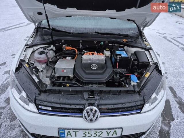 Белый Фольксваген e-Golf, объемом двигателя 0 л и пробегом 143 тыс. км за 9700 $, фото 8 на Automoto.ua