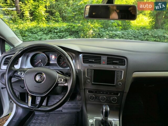 Белый Фольксваген e-Golf, объемом двигателя 0 л и пробегом 117 тыс. км за 9000 $, фото 12 на Automoto.ua