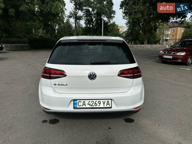 Белый Фольксваген e-Golf, объемом двигателя 0 л и пробегом 115 тыс. км за 9999 $, фото 11 на Automoto.ua