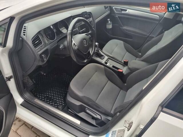 Белый Фольксваген e-Golf, объемом двигателя 0 л и пробегом 122 тыс. км за 7799 $, фото 16 на Automoto.ua