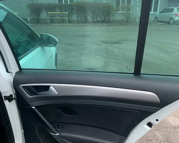 Белый Фольксваген e-Golf, объемом двигателя 0 л и пробегом 117 тыс. км за 8500 $, фото 15 на Automoto.ua