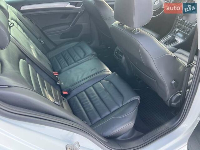 Белый Фольксваген e-Golf, объемом двигателя 0 л и пробегом 114 тыс. км за 8900 $, фото 19 на Automoto.ua