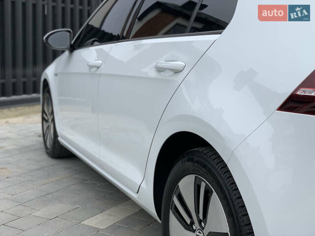 Белый Фольксваген e-Golf, объемом двигателя 0 л и пробегом 142 тыс. км за 8100 $, фото 46 на Automoto.ua